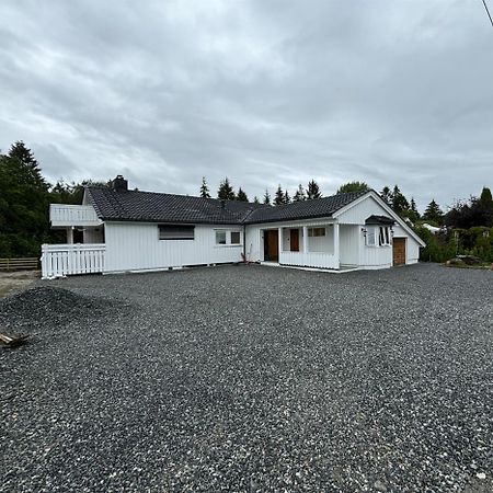 Classic 4 Bedrooms, 9 Guest Apartment In Kjeller Lillestrom - Good Proximity To Oslomet And Lillestrom Train Station Exterior foto